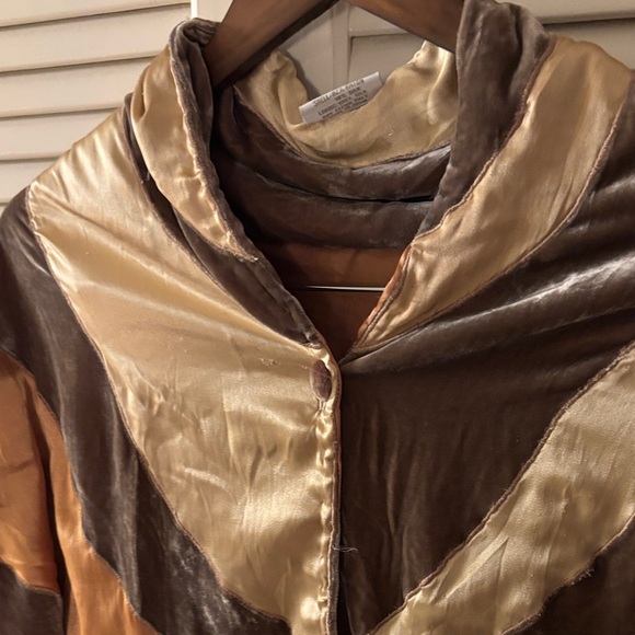 Sana Silk Cape Button Closure Neutral Geometric One Size - Picture 4 of 9